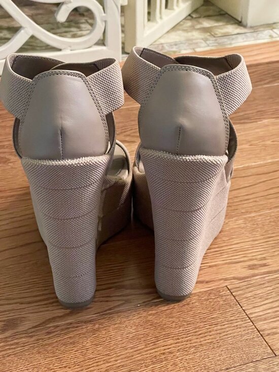 Mia Womens Papparazzi Wheat Wedge Sandals size 6 Stunning - Picture 5 of 7